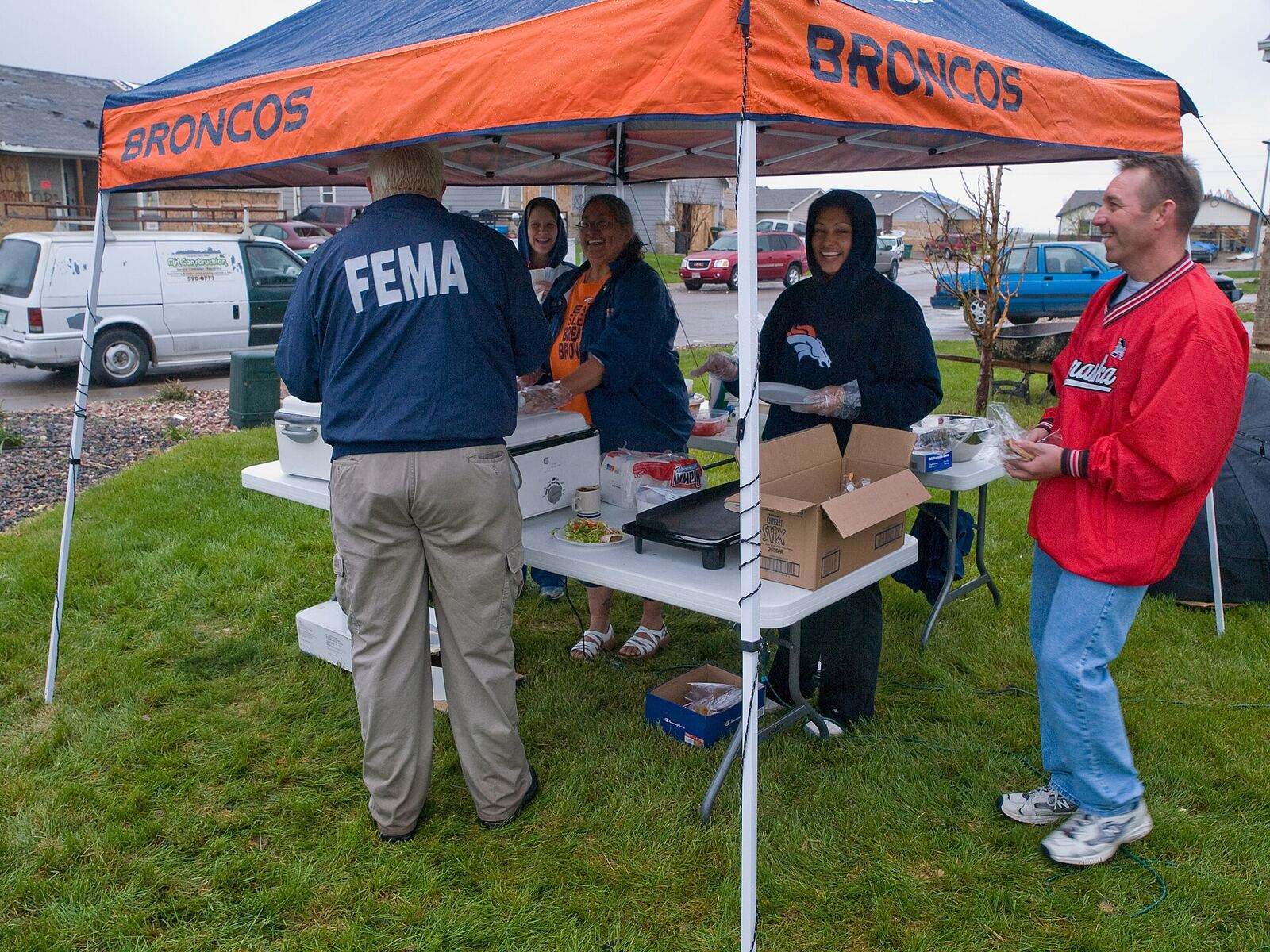 Windsor, Colorado, May 26, 2008 -- Fred Turner with FEMA's Community Relations teams talks with Gloria Rodriguez who came to help too and give out hot fresh burritos. Photo: Michael Rieger/FEMA